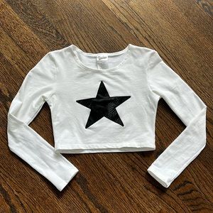 Random Hearts Girls Ivory snake skin star long sleeve crop top - size medium